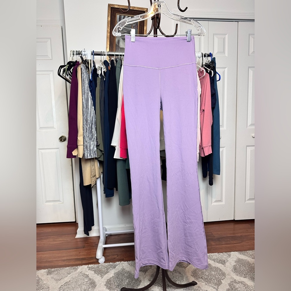 LULULEMON Groove Nulu Super-High-Rise Flared Pant
Regular SIZE 6 square dot - Picture 3 of 10